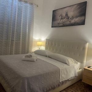 Camera grande con letto king size